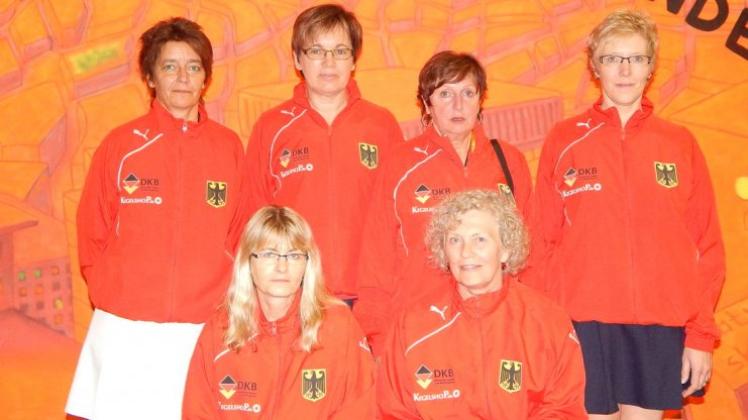 Dieses Damen-A-Nationalteam startet im November in Dänemark (stehend von links): Anja Molzahn, Karin Hilgemeier, Monika Clausen, Karin Deyrling. Sitzend: Ines Dirks, Heidemarie Jannink. 