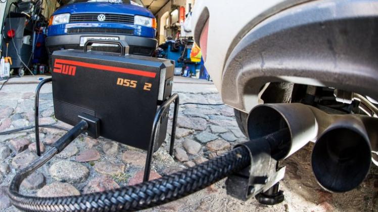 Der Wolfsburger VW-Konzern musste einräumen, dass Abgaswerte von Diesel-Autos für Fahrzeugtests manipuliert worden waren. 