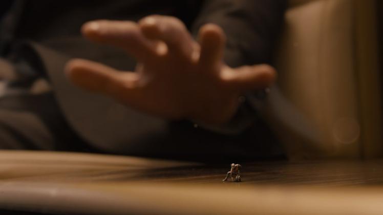 Einbrecher Scott Lang ist als „Ant-Man“ geschrumpft. 