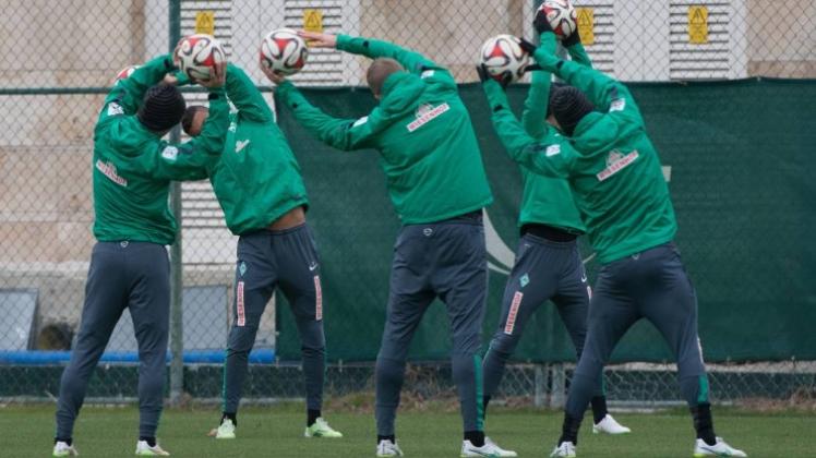 Bestanden die ersten beiden Tests unter Wettkampfbedingungen: Die Profis von Werder Bremen. 