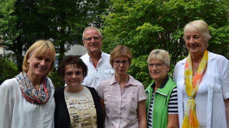 Projekt-Koordinatorin Petra Gieseking und die Familienpaten der Caritas. 