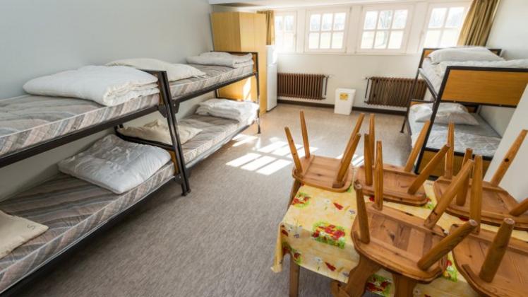 Delmenhorst erwartet in diesem Jahr 600 Flüchtlinge. In den Unterkünften im Stadionheim (Foto) und dem Kindergarten Rappelkiste in Düsternort kommen 89 von ihnen unter. Delmenhorst erwartet in diesem Jahr 600 Flüchtlinge. In den Unterkünften im Stadionheim (Foto) und dem Kindergarten Rappelkiste in Düsternort kommen 89 von ihnen unter.