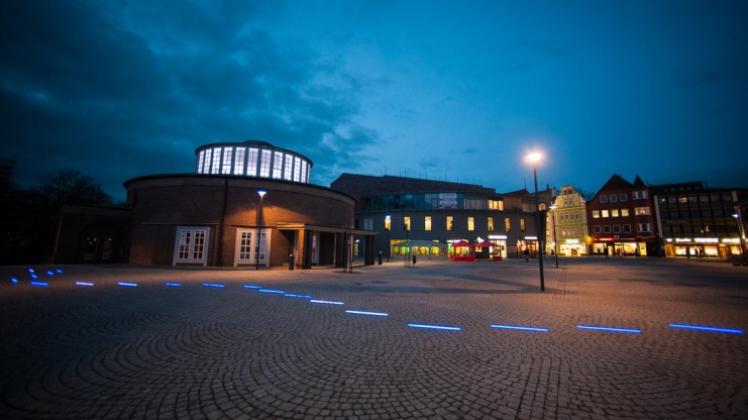 Bis Ende September soll der Rathausplatz links von der Markthalle einen Brunnen bekommen. Damit ist dann auch der Klangstein benutzbar. Bis Ende September soll der Rathausplatz links von der Markthalle einen Brunnen bekommen. Damit ist dann auch der Klangstein benutzbar.