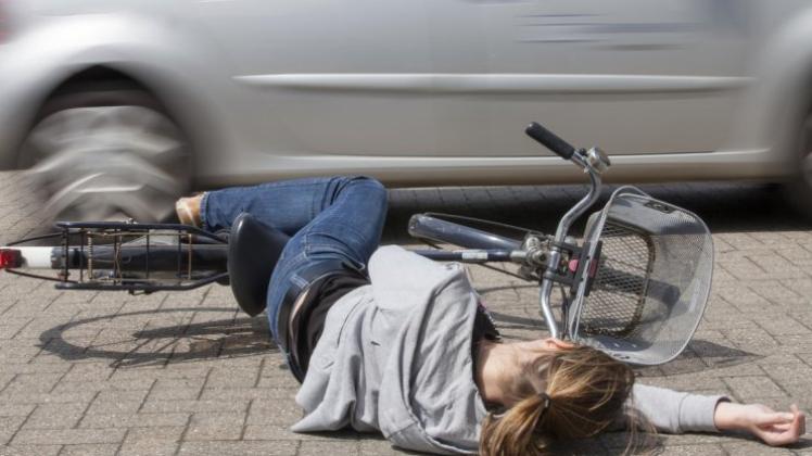 Gehirnerschütterung und einige Prellungen: Ein Radfahrer wurde am Dienstagnachmittag bei einem Unfall verletzt. Symbolfoto: Jörn Martens