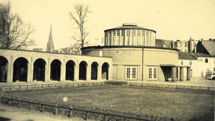 Ab 1920 haben die Arkaden das Rathaus mit der Markthalle verbunden. 