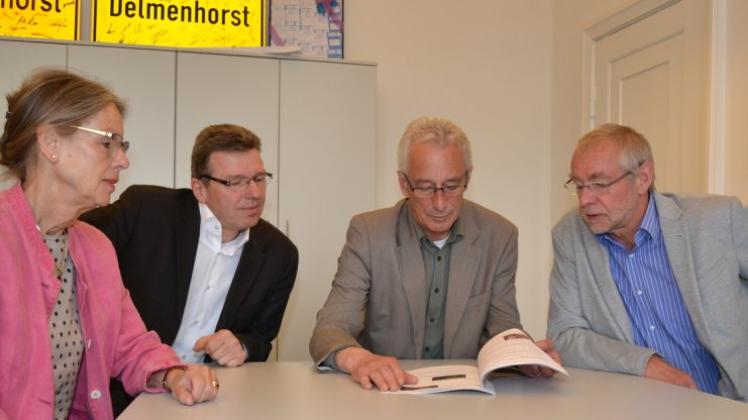 Im Gespräch über den Gik-Jahresbericht (von links): Angelika Schulte Strathaus, Holger von Seggern, Oberbürgermeister Axel Jahnz und Dr. Hans Böhmann. 