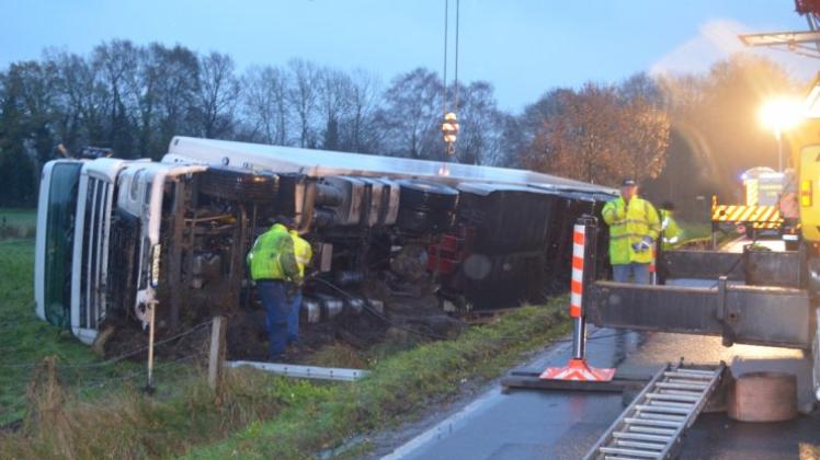 In Ganderkesee ist am Dienstag ein Lastwagen umgekippt. Der Holzkamper Damm wurde daraufhin gesperrt. 