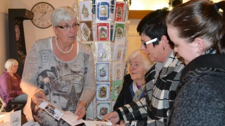 Individuell gestaltete Karten hatte Christina Koch beim Hobbymarkt im Schützenhof Ganderkesee im Angebot. 