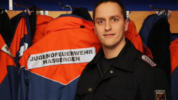 Gemeindejugendfeuerwehrwart Niolas Berger und sein Betreuerteam bereiten den Nachwuchs auf den aktiven Dienst bei der Freiwilligen Feuerwehr in Hasbergen vor. 