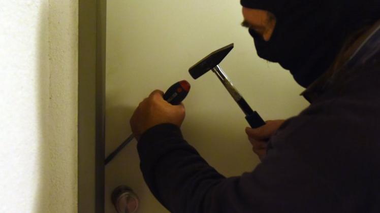 In Delmenhorst sind Einbrecher am Wochenende in zwei Wohnungen eingestiegen. Symbolfoto: dpa In Delmenhorst sind Einbrecher am Wochenende in zwei Wohnungen eingestiegen. Symbolfoto: dpa