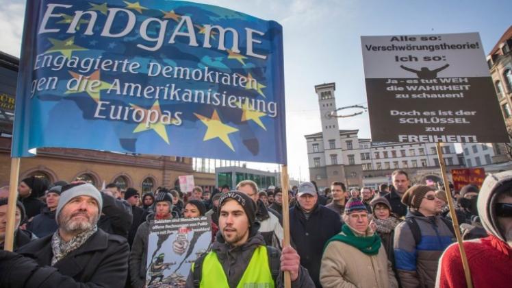 Wie schon in Erfurt und Halle demonstrieren Pegada-Anhänger unter dem Motto „Endgame“: Engagierte Demokraten gegen die Amerikanisierung Europas. 