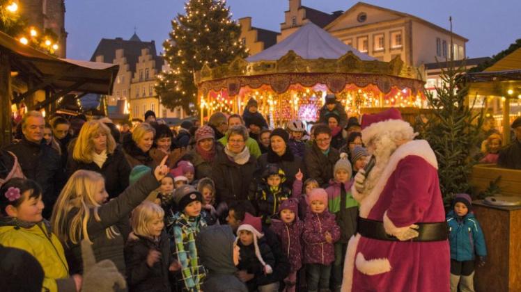 Festliche Atmosphäre: Der Nikolaus ist täglich zu Gast auf dem Weihnachtsmarkt Osnabrück. 