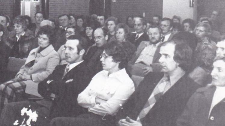 Den Blick auf einen Elternabend 1974 am Gymnasium in Ganderkesee eröffnet das dk-Nostalgiefoto. 