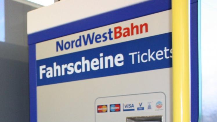 Unbekannte haben in Bremen vier Ticketautomaten zerstört. 