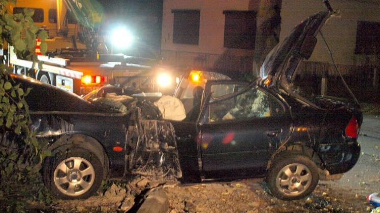 In Bremen ist eine Autofahrerin bei einem Unfall ums Leben gekommen, der nach Zeugenaussagen durch ein illegales Autorennen ausgelöst wurde. 
