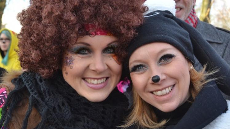 Zehntausende schauen zu, wenn 3500 Aktive beim Fasching um den Ring in Ganderkesee durch den Ortskern ziehen. Zehntausende schauen zu, wenn 3500 Aktive beim Fasching um den Ring in Ganderkesee durch den Ortskern ziehen.