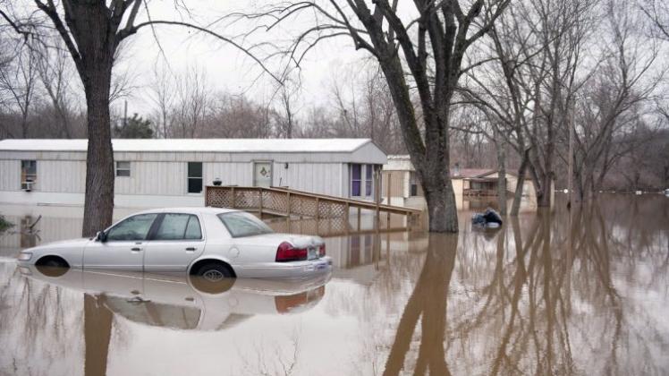 Schwere Unwetter in Teilen der USA haben in der vergangenen Woche mindestens 50 Menschenleben gefordert, wie CNN berichtete. 