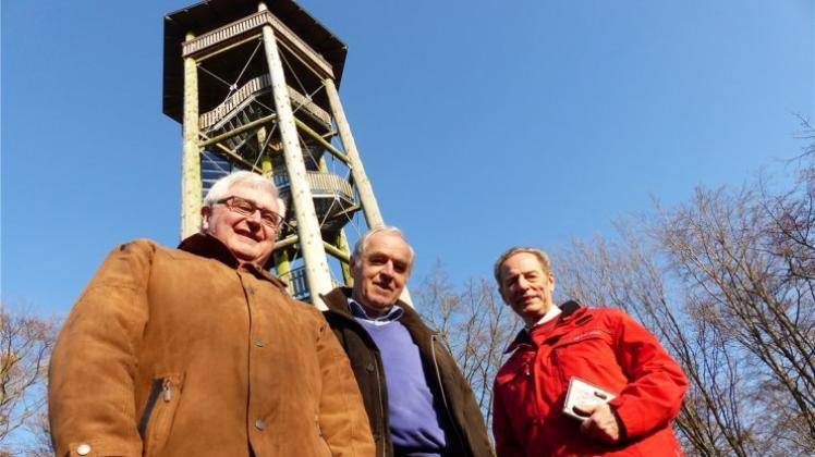 Noch lange wird der Turm auf der Ottoshöhe sicher stehen: Davon sind Heinz Garlich, Hans-Jürgen Tiemeier und Siegfried Werges überzeugt. 
