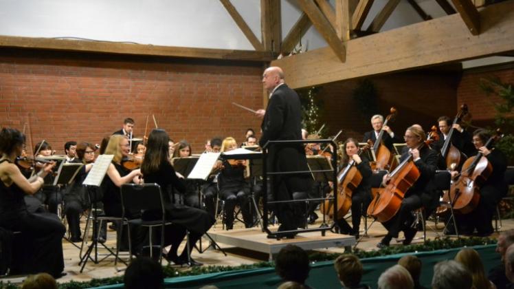 Die Klassische Philharmonie NordWest vereinte beim Neujahrskonzert auf Gut Varrel klassische und moderne Stücke. Foto:Antje Cznottka