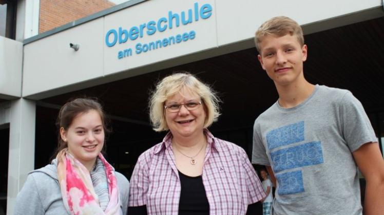 Lisa-Marie Prause und Lukas Streib lernten mit weiteren 14 Schülern der Oberschule am Sonnensee als Rathausstürmer die Gremienarbeit der Kommunalpolitik kennen. Koordinatorin des Projektes ist Konrektorin Anke Schröder. 