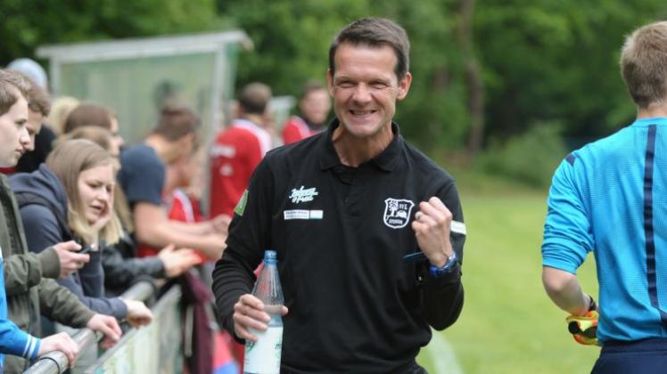 „Mitspielender“ Trainer: Thomas Baake, Coach des Meisters und Pokalsiegers VfL Stenum.
