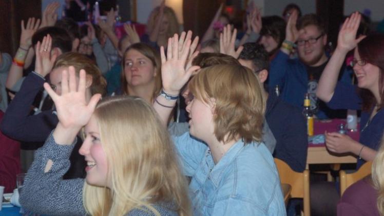 Mit einem „großen Wunschkonzert“ haben sich die Diakone jetzt bei den zahlreichen Ehrenamtlichen bedankt. Gute Stimmung herrschte beim „Empfang der Ehrenamtlichen“, zudem das Team des Kreisjugenddienstes Delmenhorst/Oldenburg-Land eingeladen hatte. Mit einem „großen Wunschkonzert“ haben sich die Diakone jetzt bei den zahlreichen Ehrenamtlichen bedankt. Gute Stimmung herrschte beim „Empfang der Ehrenamtlichen“, zudem das Team des Kreisjugenddienstes Delmenhorst/Oldenburg-Land eingeladen hatte.