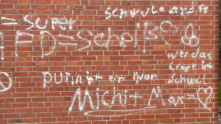 Ärger über Graffiti-Schmierereien an Turnhalle in Esterwegen 