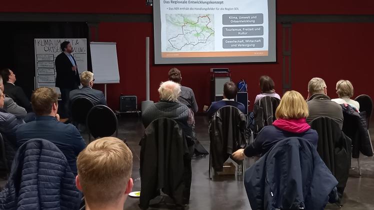 Bei der Regionskonferenz in der Concello-Halle in Bad Laer konnten sich Bürgerinnen und Bürger über den Stand der Dinge in Sachen Leader informieren. 