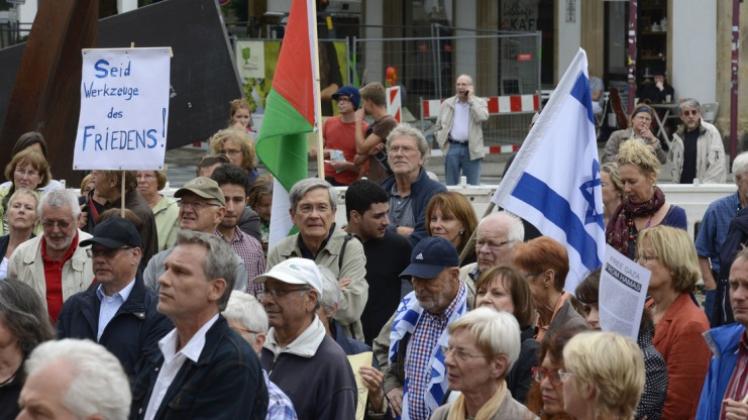 Am Freitagnachmittag demonstrierten palästinensische und jüdische Vertreter in Osnabrück gemeinsam für einen Frieden im Nahen Osten. 