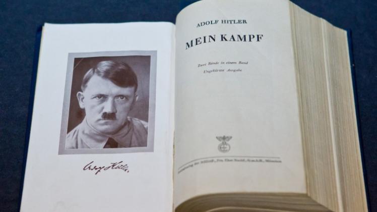 Adolf Hitlers „Mein Kampf“ sollte nach Ansicht des Historikerverbandes als kritische Edition veröffentlicht werden. 