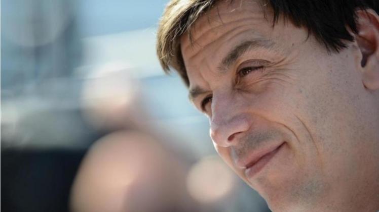 Mercedes-Motorsportchef Toto Wolff hat sich bei einem Fahrradunfall mehrere Brüche zugezogen. 