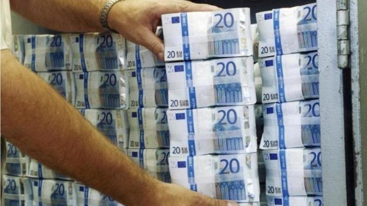 Echtes Geld: Ein Stapel mit 20-Euro-Scheinen. 