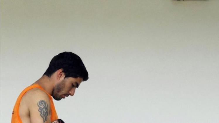 Luis Suárez wurde für vier Monate von allen Fußball-Aktivitäten ausgeschlossen. 