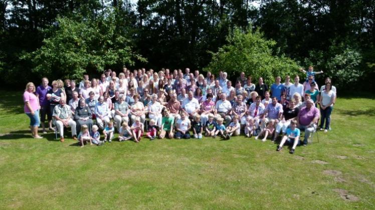 Mehr geht fast nicht: Von 168 möglichen Familienmitgliedern der Großfamilie Hopster sind 122 zum Familienfest in Brockhausen gekommen. 