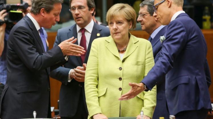 Sie waren um Mitternacht die ersten Gratulanten: die EU-Regierungschefs David Cameron, Pedro Passos Coelho, Antonis Samaras und Alexander Stubb beim EU-Gipfel mit Angela Merkel, deren Geburtstag in Brüssel begann. 