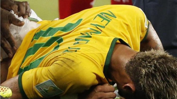 Eine Rückkehr von Neymar zum möglichen WM-Finale hat Brasiliens Teamarzt ausgeschlossen. 