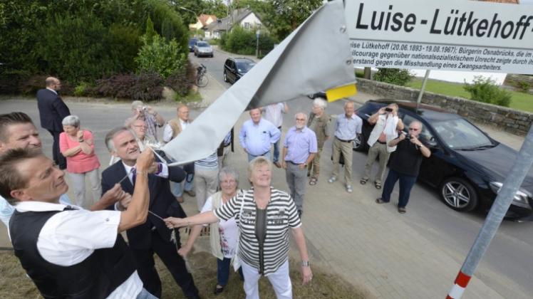 Enthüllung des Straßenschildes im Stadtteil Eversburg – nur wenige Hundert Meter von ihrem damaligen Wohnsitz entfernt. Enthüllung des Straßenschildes im Stadtteil Eversburg – nur wenige Hundert Meter von ihrem damaligen Wohnsitz entfernt.
