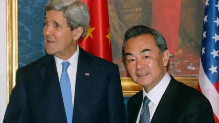 Außenminister Wang Yi bei einem früheren Treffen mit seinem US-Amtskollegen John Kerry. 
