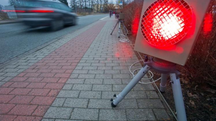 Die Autofahrer im Emsland müssen sich vom 14. bis 20. Juli wieder auf Geschwindigkeitskontrollen auf den Straßen in der Region einstellen. Symbolfoto: dpa