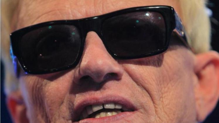 Heinos Sonnenbrille muss immer dabei sein. Heinos Sonnenbrille muss immer dabei sein.