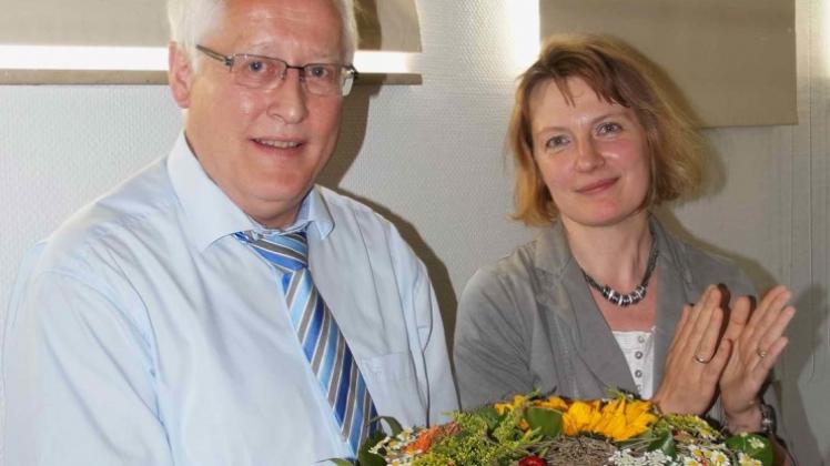 Dank gesagt: Anette Gottlieb und Bad Essens Bürgermeister Günter Harmeyer.

            

              
              