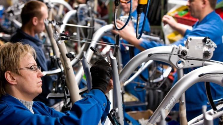 An zehn Produktionsstraßen entstehen bei Derby Cycle bis zu 3000 Fahrräder täglich in Handarbeit. 