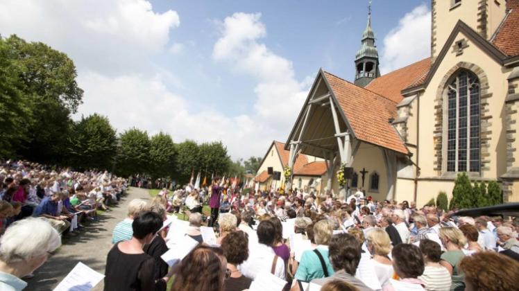 31 Kirchengemeinden feierten den Dekanatstag mit einem Gottesdienst und vielen Aktionen rund um die St. Johannes-Kirche in Rulle. 