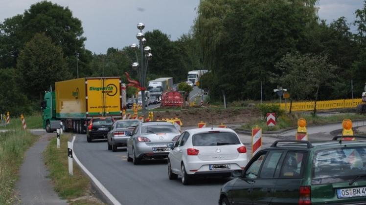Umleitung adé: Auch das Warten am Kreisverkehr hat jetzt ein Ende gefunden. Archivfoto: Rainer Westendorf