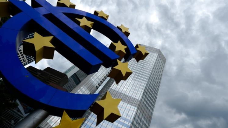 Euro-Skulptur vor der Europäischen Zentralbank (EZB) in Frankfurt. 