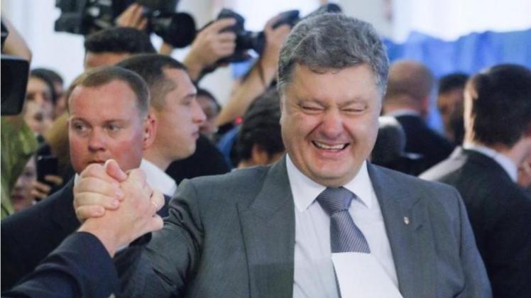 Schon bei der Stimmabgabe siegessicher: Pjotr Poroschenko. 