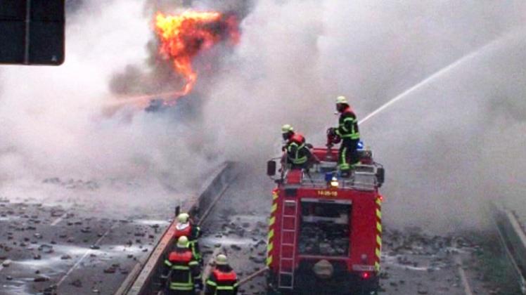 Osnabrücker Feuerwehrleute haben von dem Brand auf der B 68 ein Video veröffentlicht. 