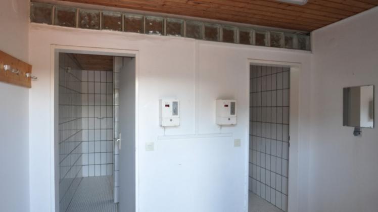 Auch die Werbegemeinschaft unterstützt den Spendenmarathon der DLRG für die Erneuerung der Duschanlagen im Freibad. Auch die Werbegemeinschaft unterstützt den Spendenmarathon der DLRG für die Erneuerung der Duschanlagen im Freibad.