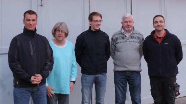 Den neuen Vorstand des Luftsporvereins Lingen bilden (von links) Thomas von der Linde, Ulli Krapp, Heiner Schütte, Gerd Lindenschmidt und Albert Wundram. 