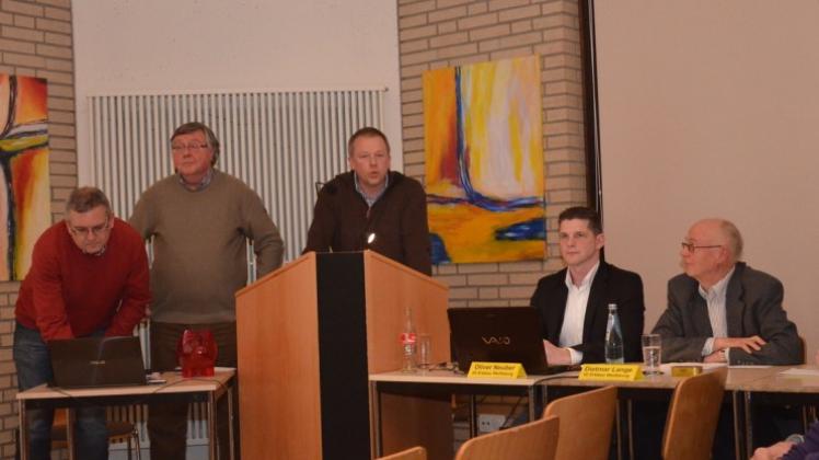 Im Wallenhorster Johanneshaus diskutierte die Interessengemeinschaft Ruller Erbbauberechtigter rund um das Thema Erbbaurecht. 